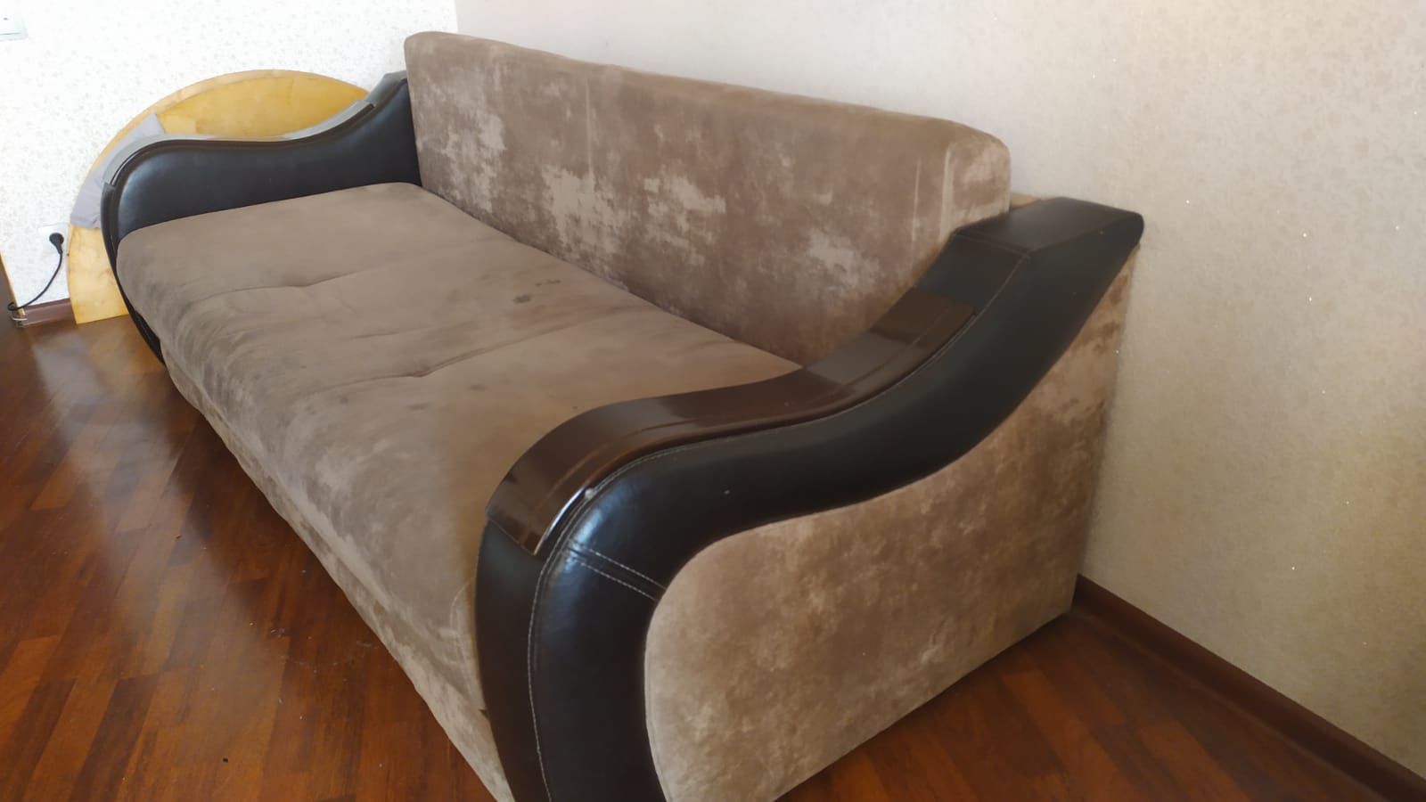 Продается диван коричневый