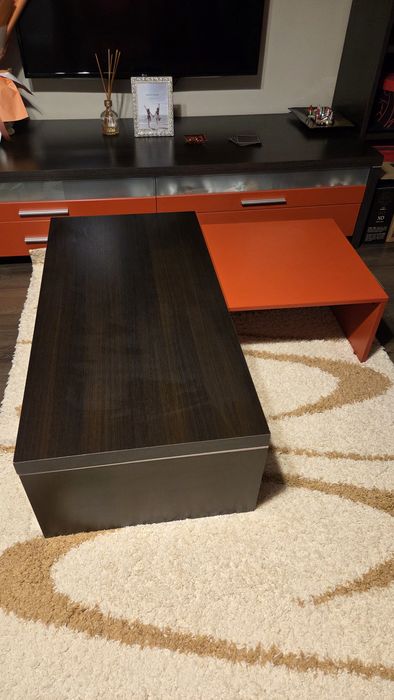 Set living: canapea, fotoliu, măsuță cafea, masa cu 4 scaune