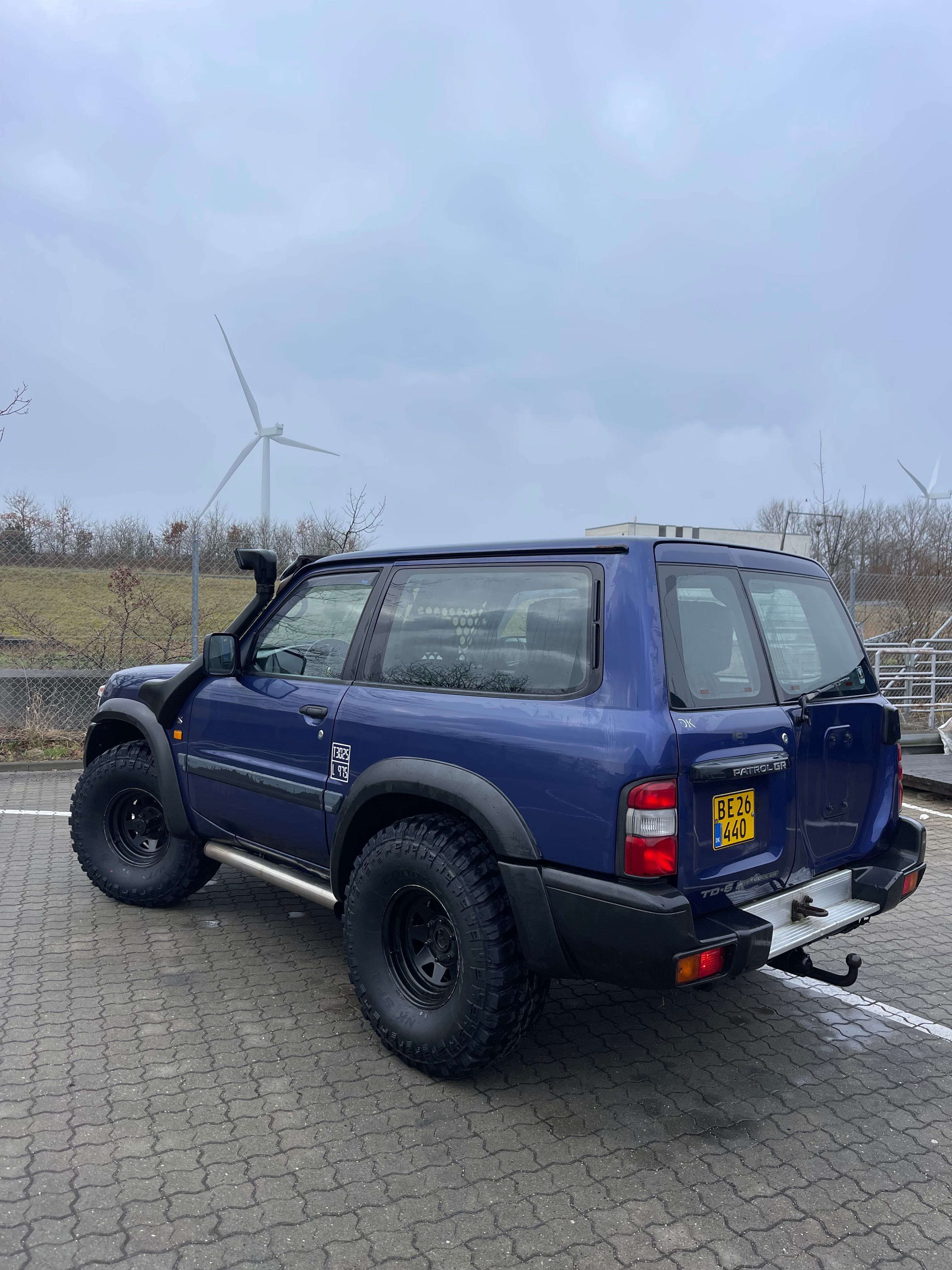 Nissan Patrol SUV (Y61) 1999