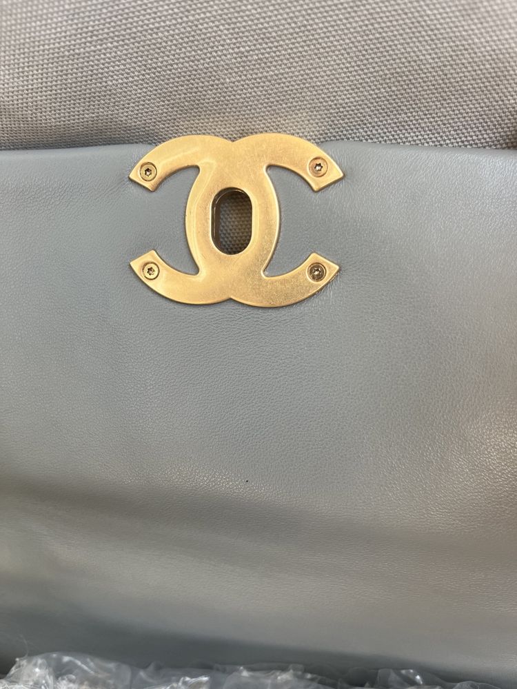 Чанта Chanel 19