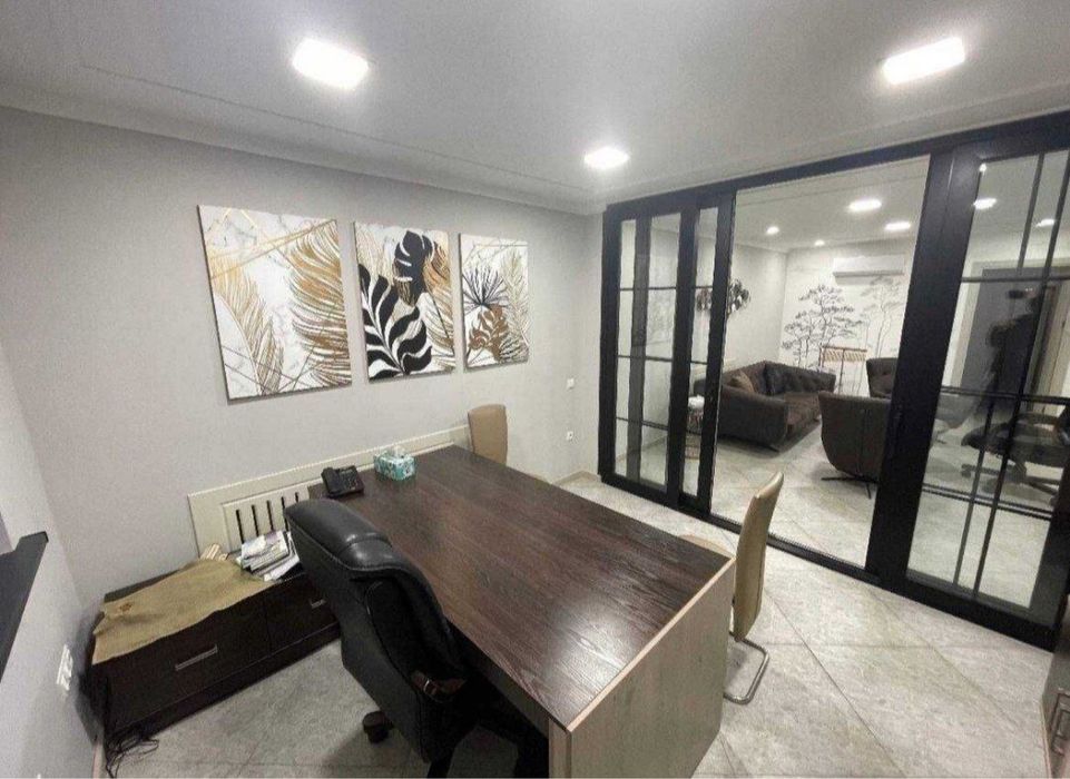 НЕЖИЛОЙ фонд .  Офис. Ул МУКИМИ.  Срочно сдается