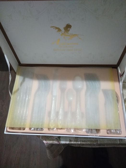 Набор ложки, вилки, ножи и т.д.