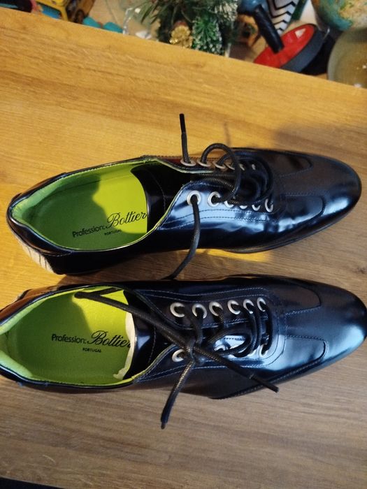 Pantofi din piele naturală lăcuită marca Portugalia
