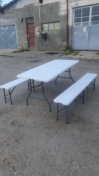 Masa cu bănci pliabile la set