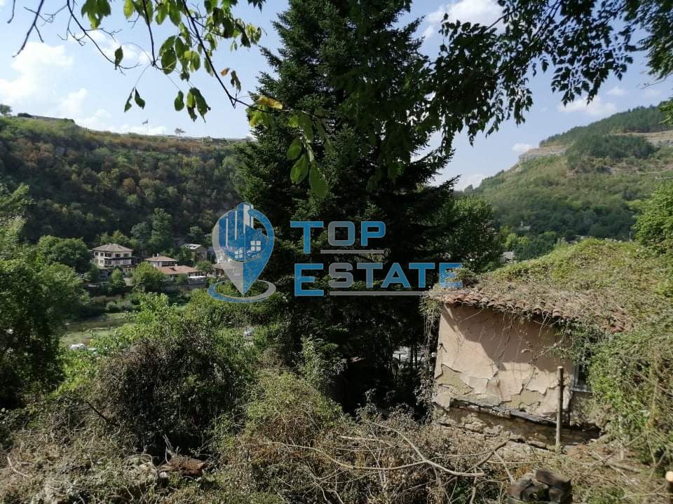 Двуетажна къща с панорама до Царевец