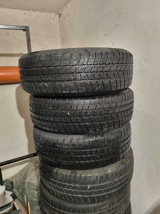 Vând anvelope iarna 195 65 15