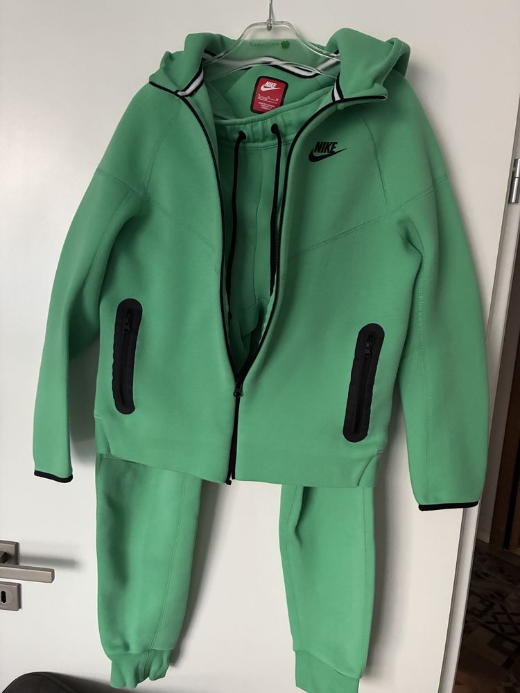 Комплект анцунг Nike Tech Fleece