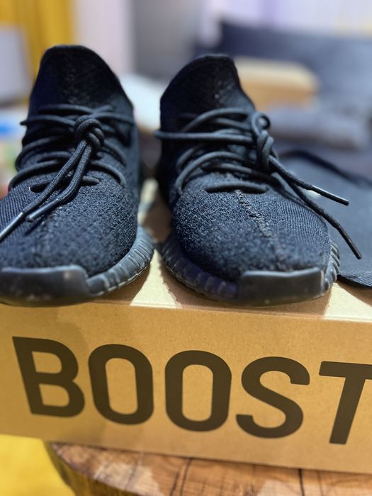 Yeezy 350 Black Red BRED