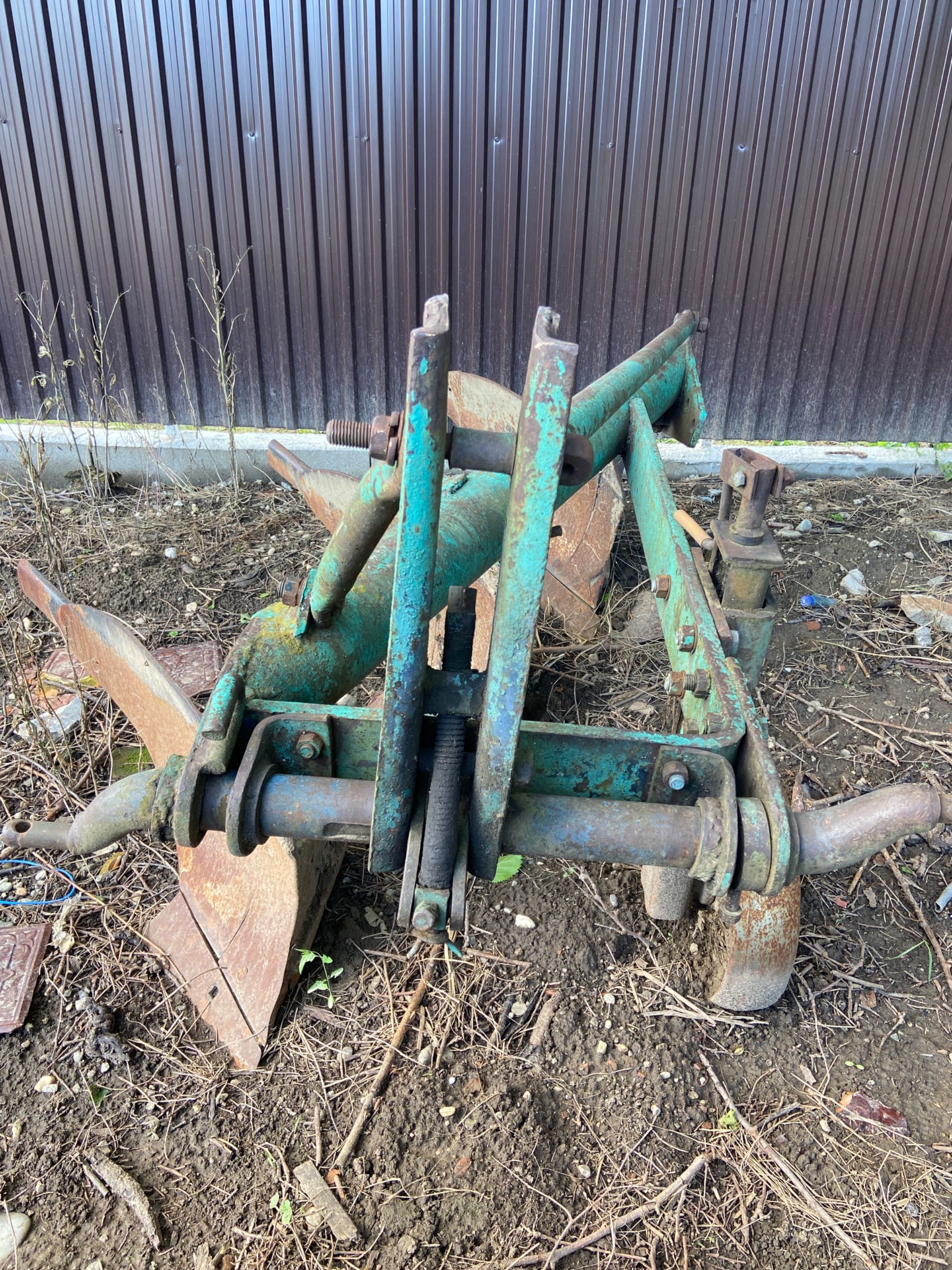 Tractor UTB 650 și plug