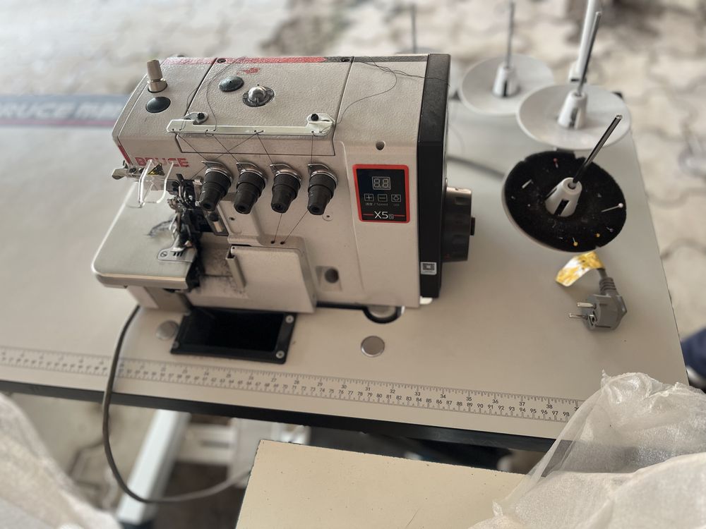 Промышленая швейная машинка - Оверлог , прямострочка