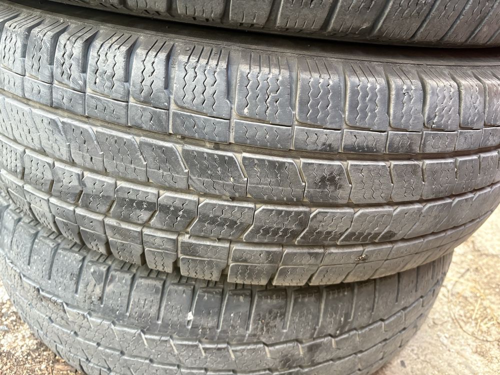 Зимни гуми 215/75/16 Maxxis Бусови
