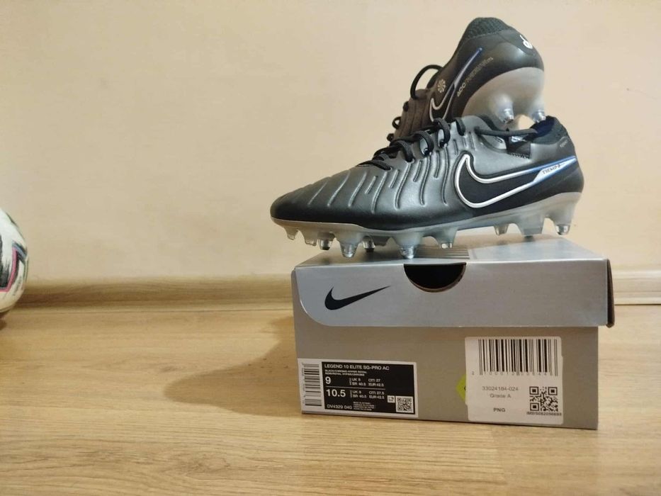 Nike Tiempo Legend Elite SG-Pro Ac, Puma Ultra 5 Ultimate FG