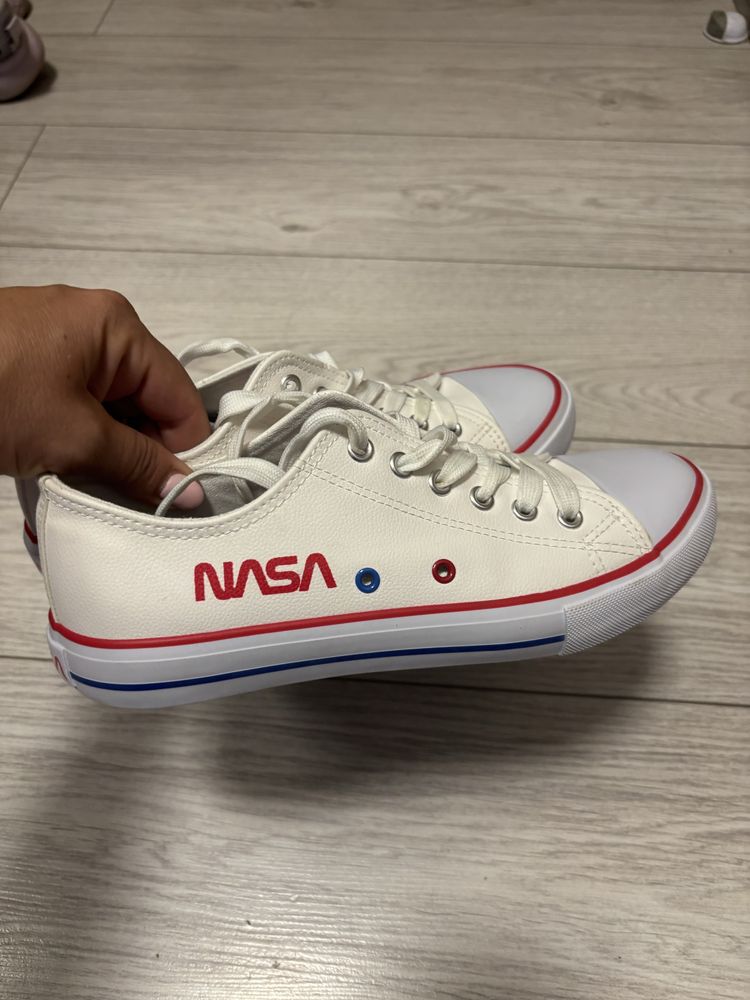 Нови кожени кецове NASA
