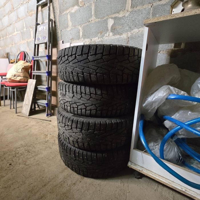 Продается зимние шины шипованные