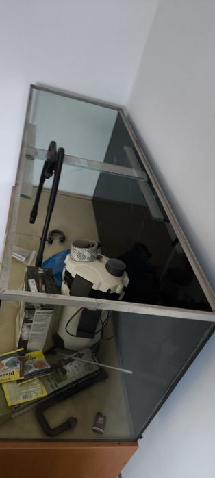Vând acvariu 450L