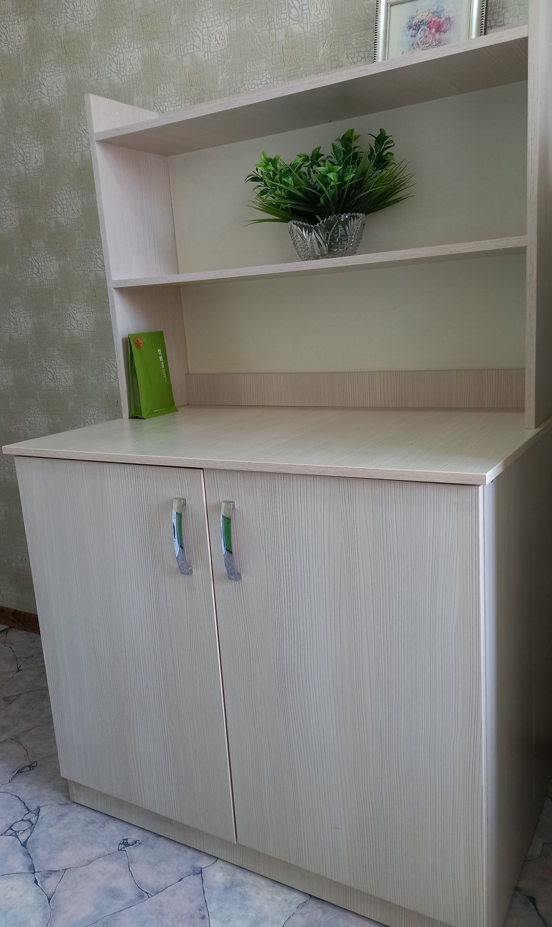 Шкаф буфет для комнаты