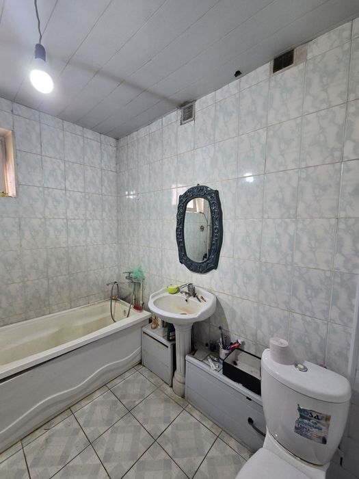 Zudlik bilan frunze massifda 6 xonali kvartira sotiladi