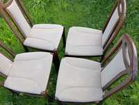 Vând 4 scaune din lemn masiv