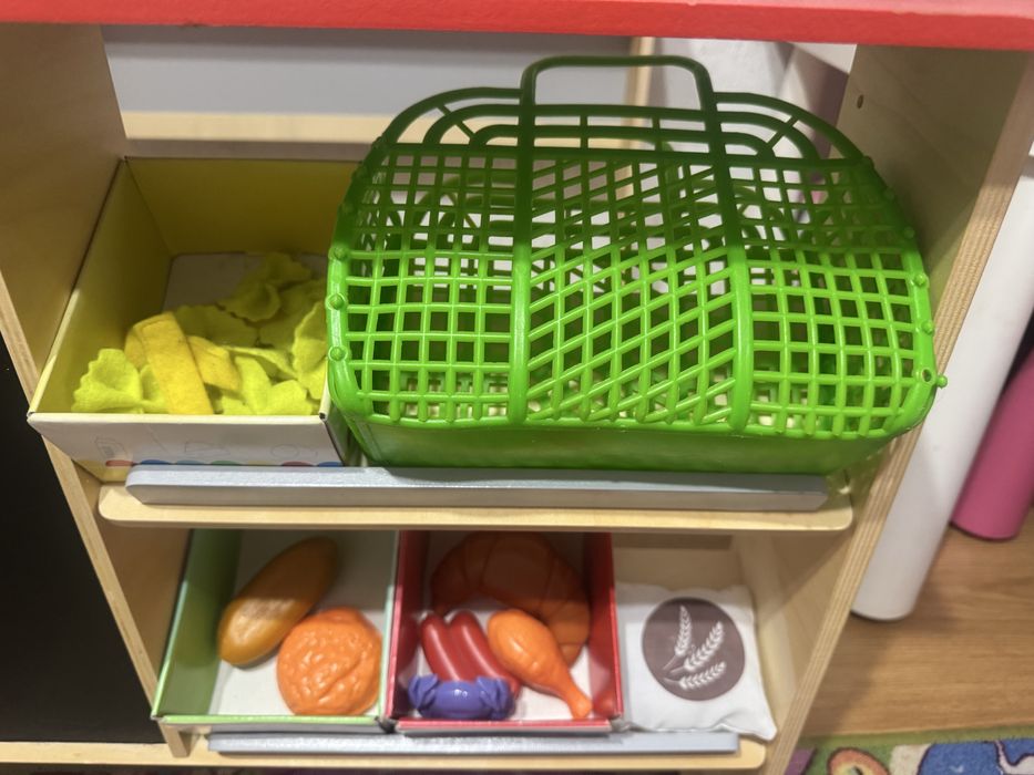 Дървен магазин с аксесоари