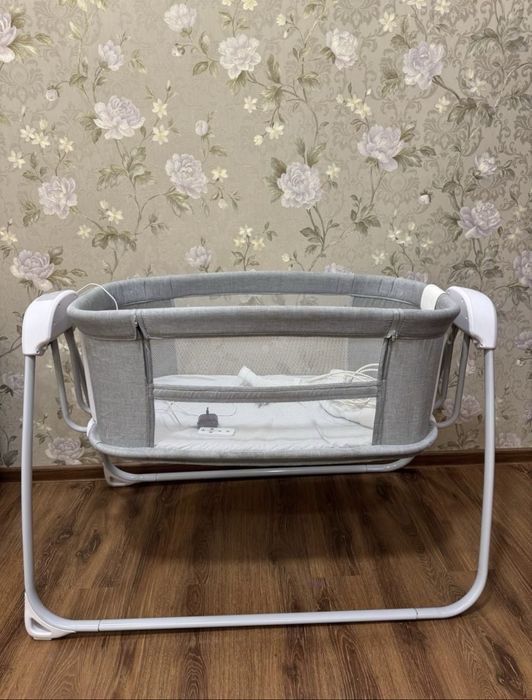 Люлька электронная, превращается в манеж.