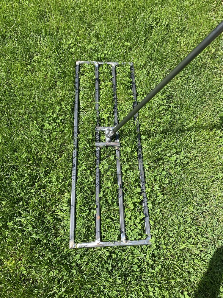 Nivelator pamant de gazon de inchiriat