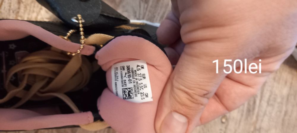 Vând adidasi purtati