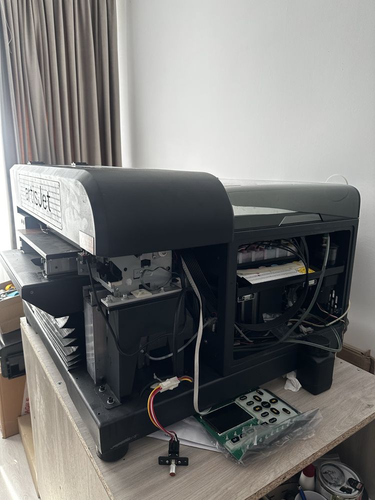 Imprimanta UV Artisjet + cap de printare