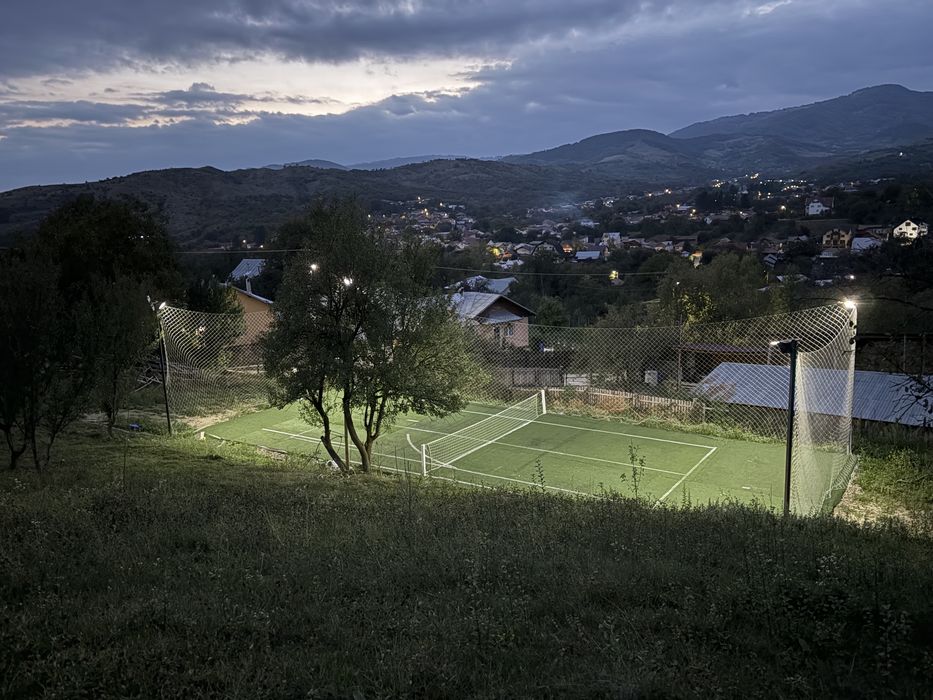 A frame/ciubar/teren de tenis