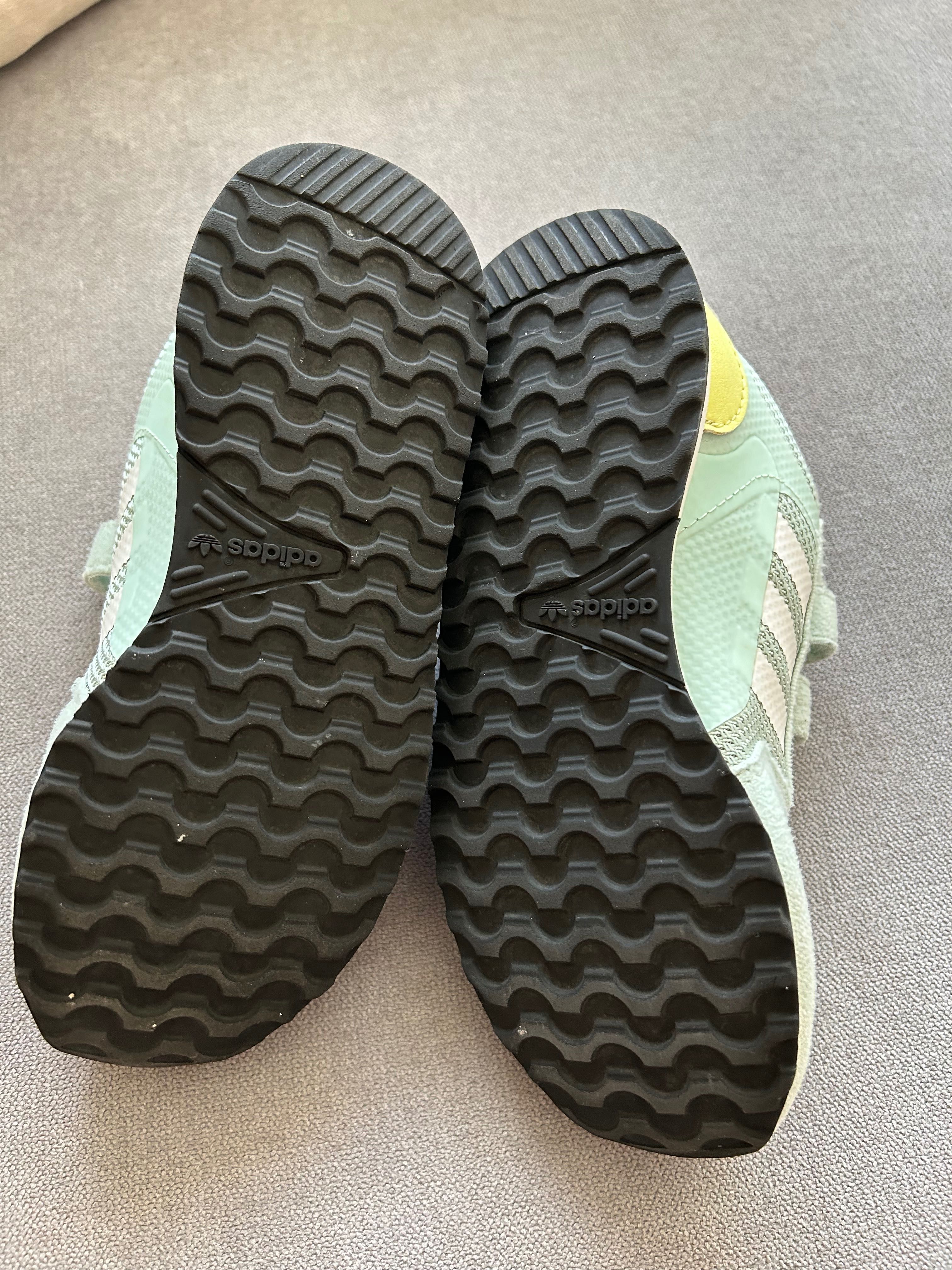Nike 31.5 i Adidas 31