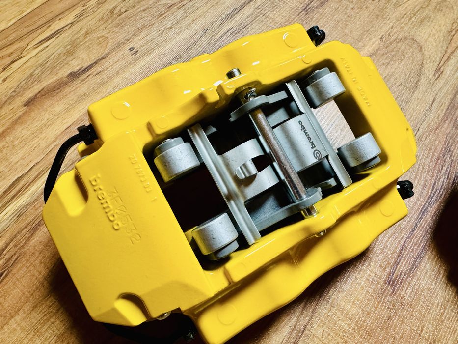 Предни и задни спирачни апарати Brembo от Porsche Cayenne