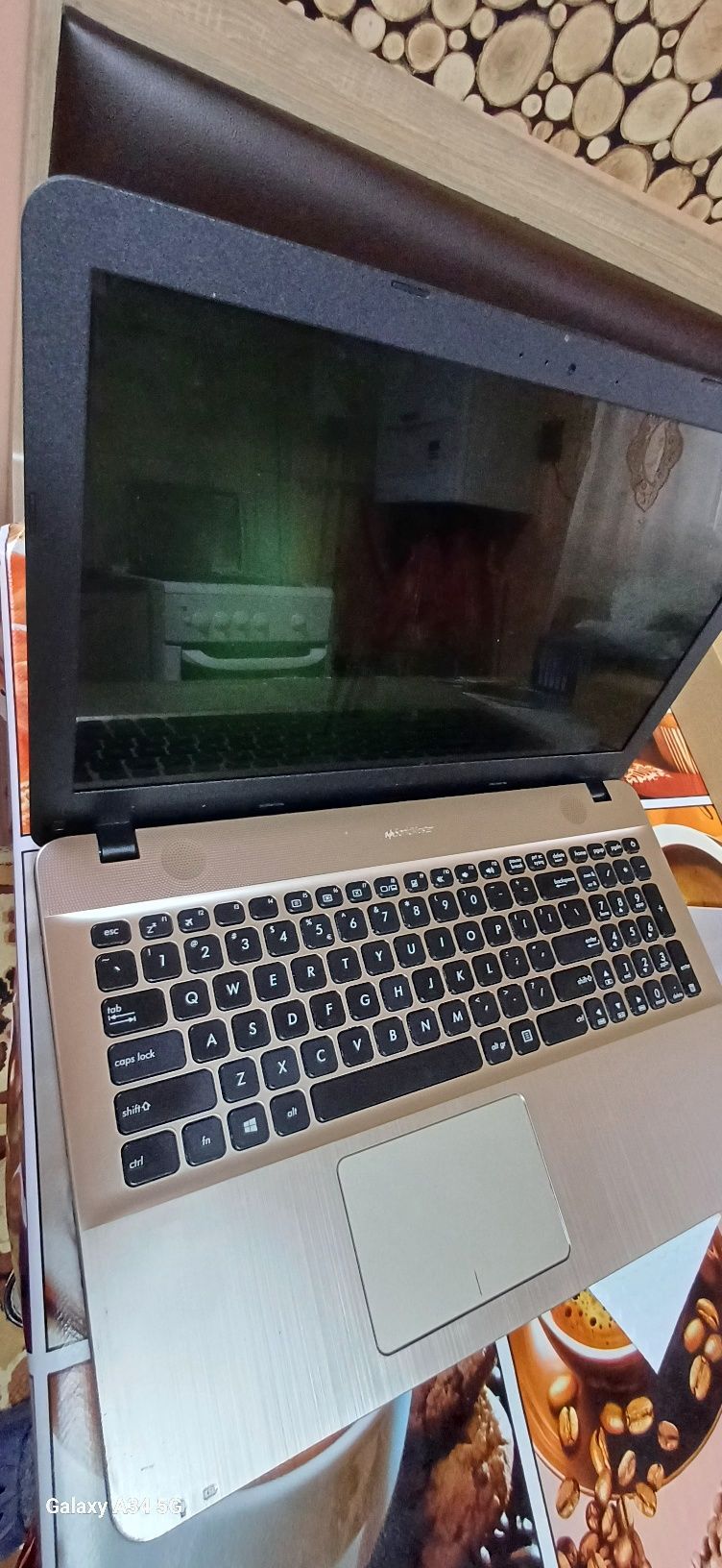 Vând laptop ecran spart