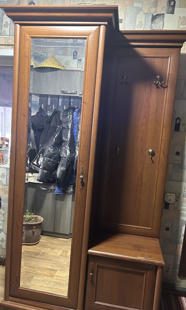 Продам шкаф в прихожую