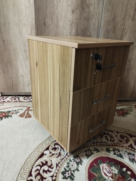 Тумбочка в офисе