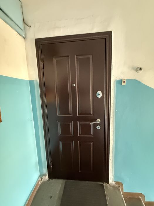 Продам входную дверь