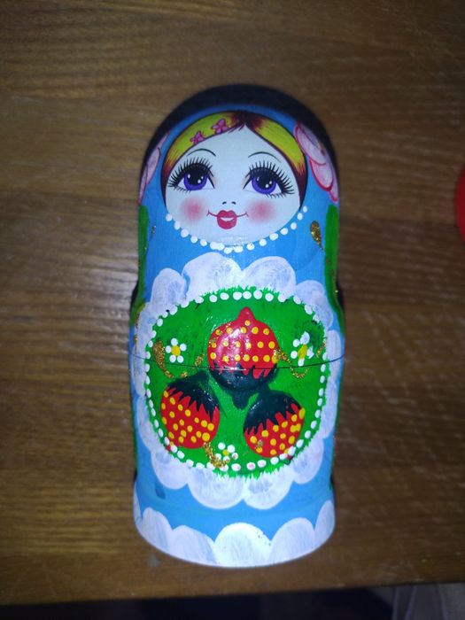 Матрьошка с ягоди