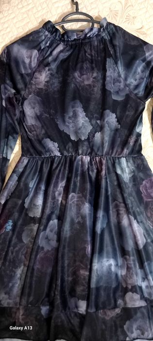 Ефирна рокля с дълъг ръкав