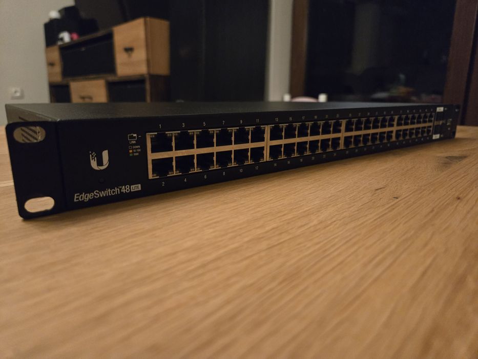 Ubiquiti EdgeSwitch 48 Lite (ES-48-LITE) • 48×GbE, 2×SFP+ 10G + 2×SFP