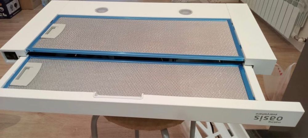 Вытяжка новая выдвижная