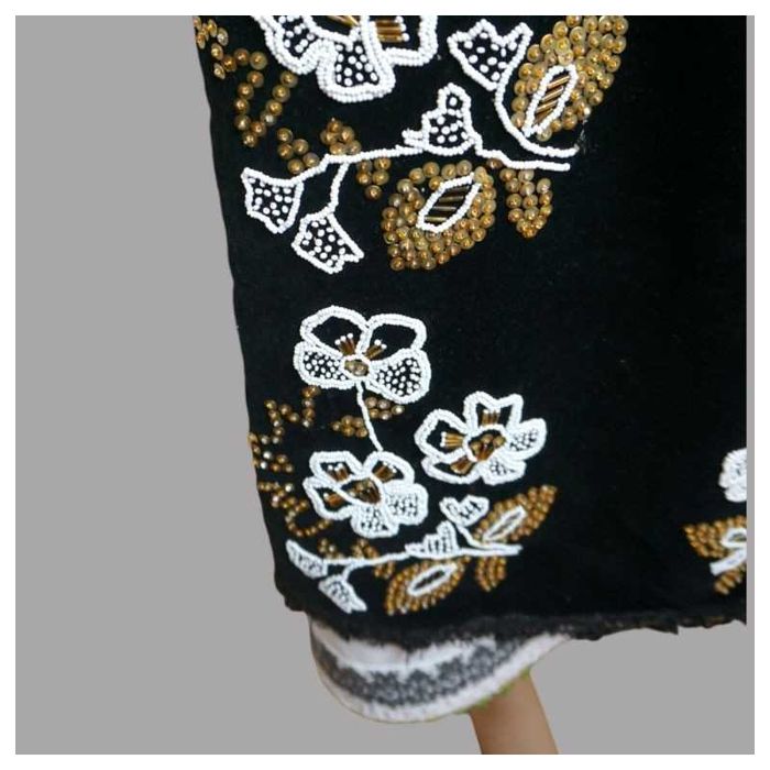 Zadie veche din Banat , catrinta cu margele si paiete metalice vechi