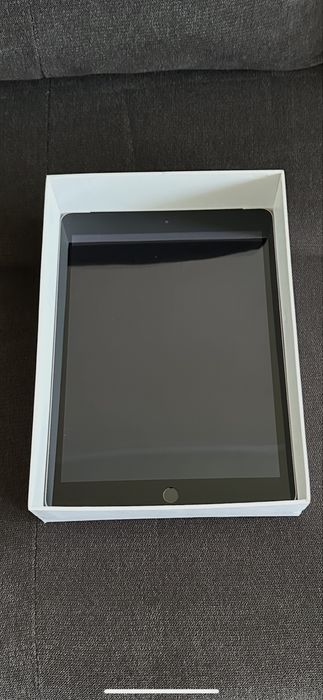 iPad 5th Gen Wi-Fi & Cellular