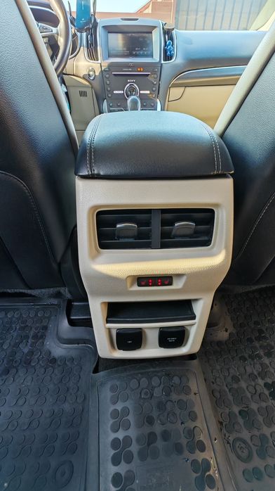 Vând Ford Edge 2.0 TDCi(210CP)AWD