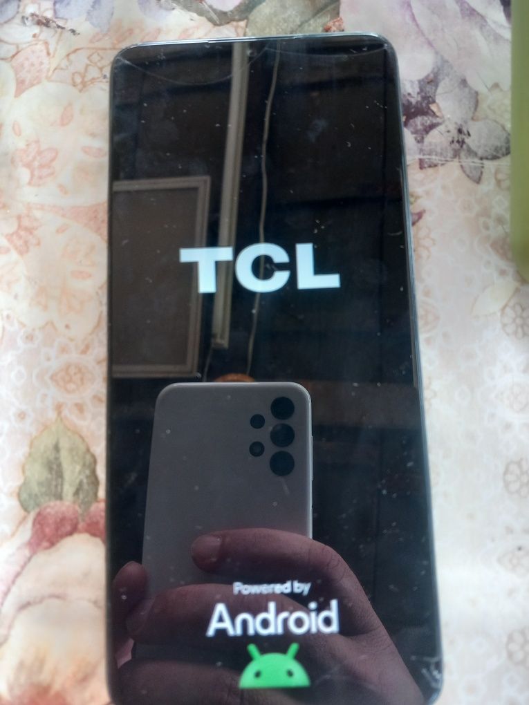 Телефон TCL 505.