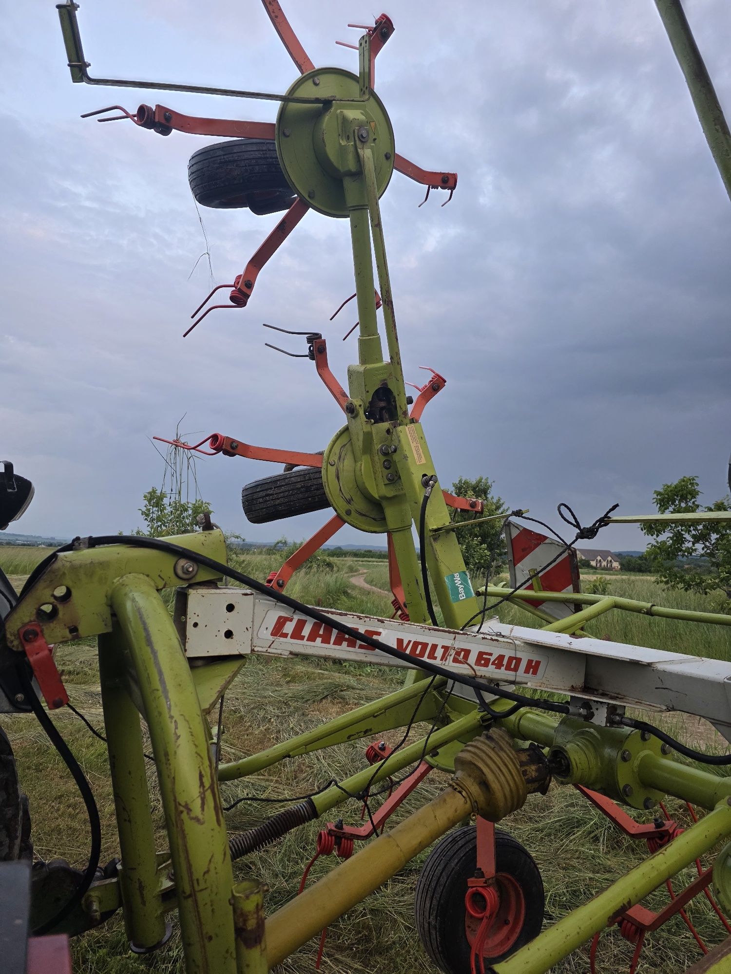 Grebla Greblatoare intors rasfirat imprastiat  Claas Volto 640 Fella
