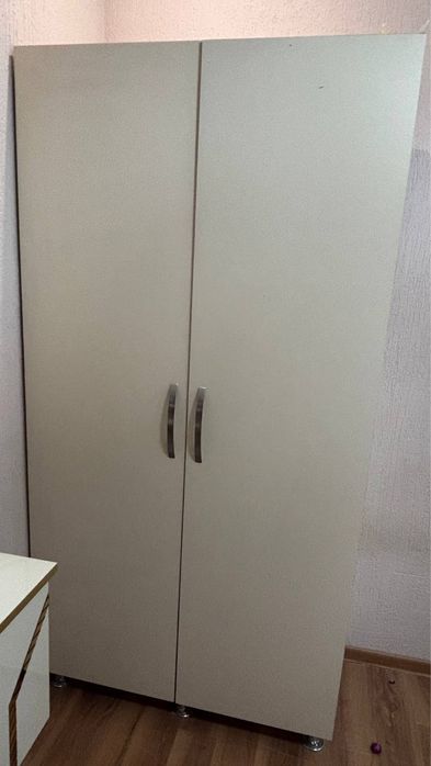 Шкаф  даухстворчаты и кровать односпальная