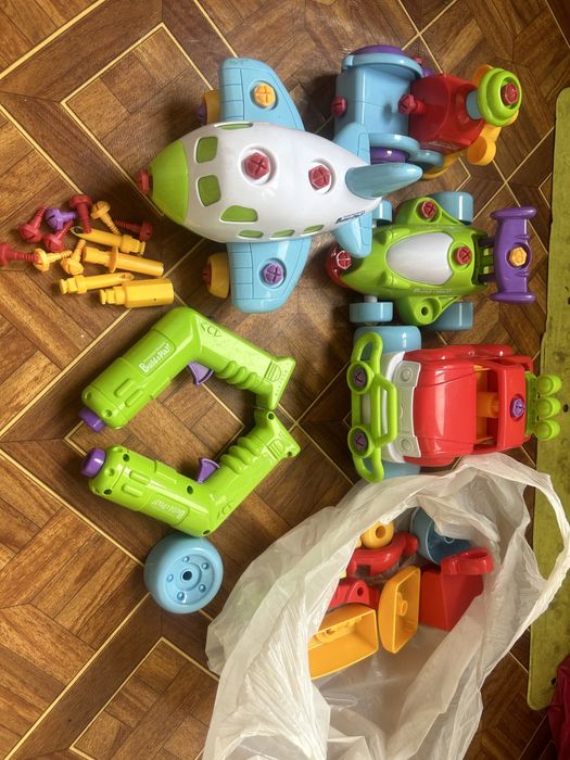 Продам два конструктор со шруповертом