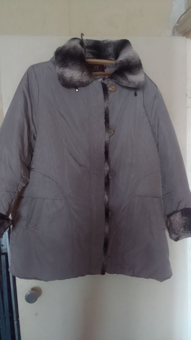 Куртка женская , ниже колен.Зимняя с капюшоном