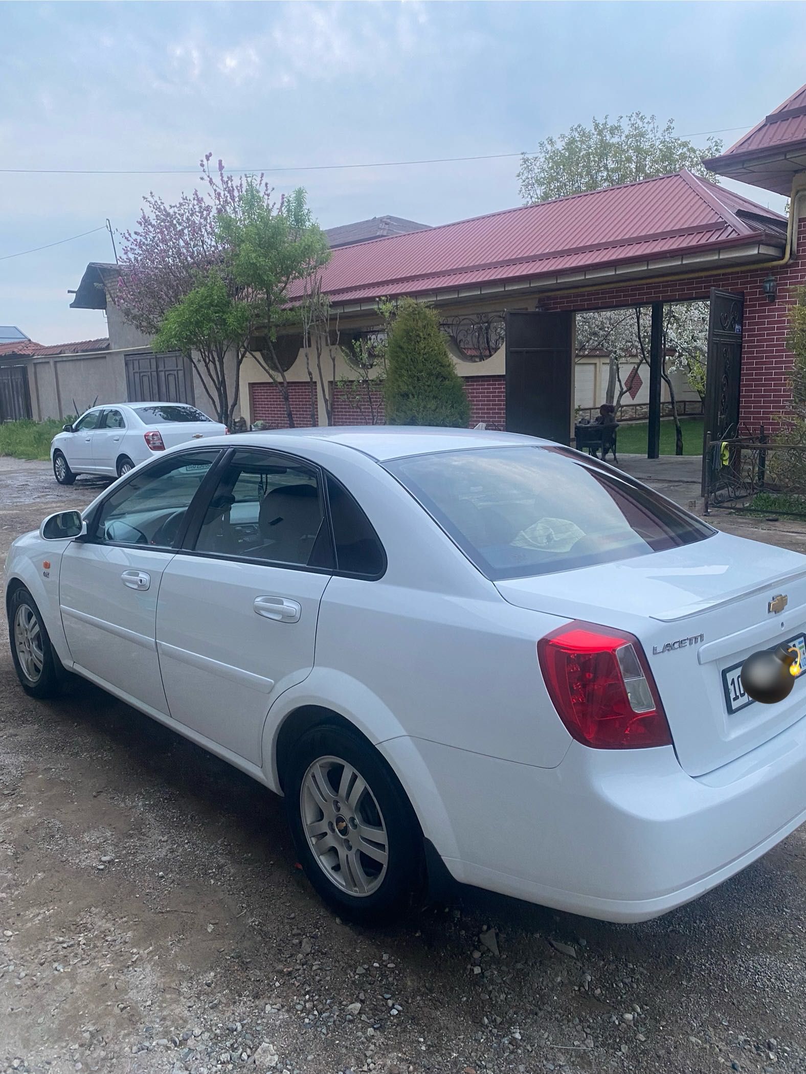 Lacetti 1.8 faqat naqtga sotiladi