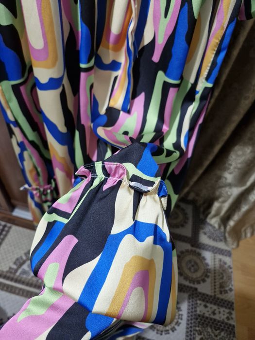 Нарядные платье в хорошем состоянии