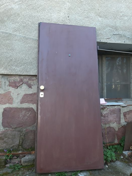 Метална врата с винкелова каса