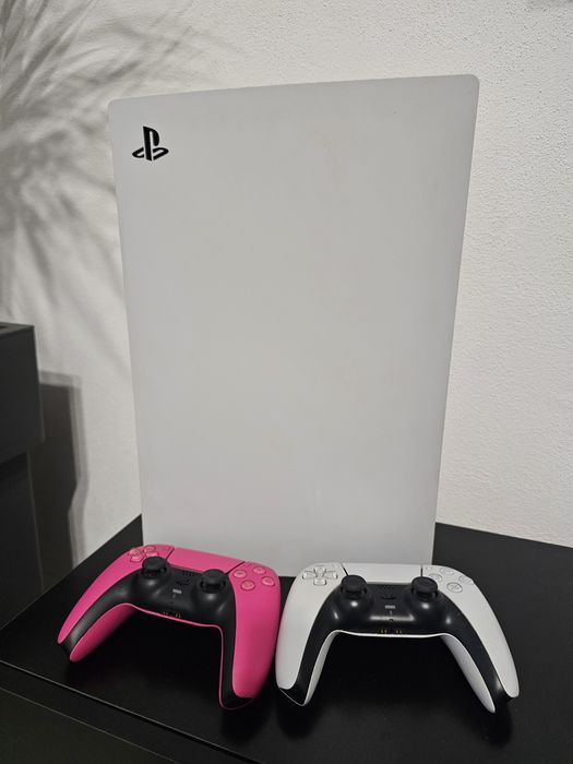 Playstation 5 si 2 joystick-uri